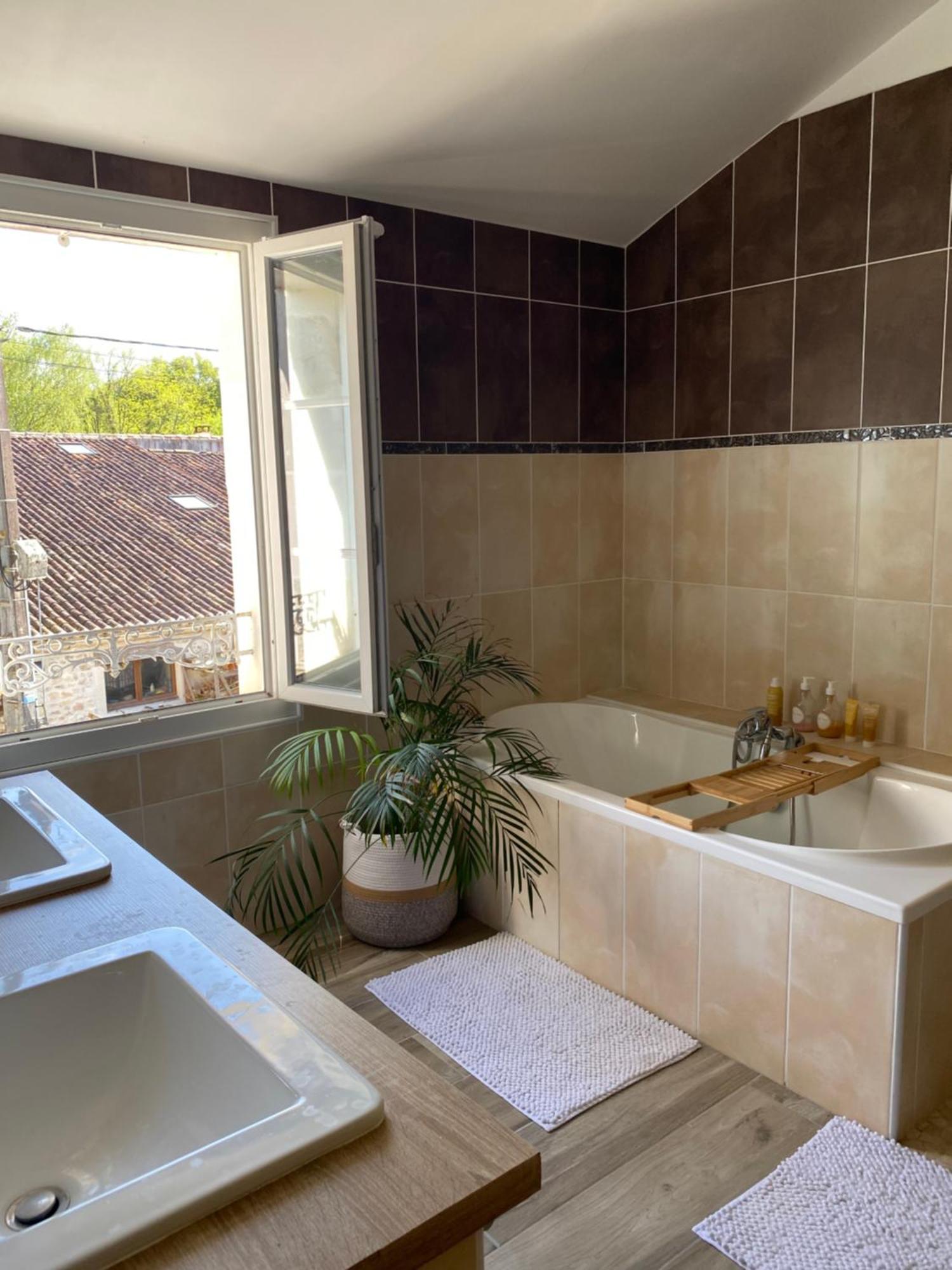 Les 5 Timbres Villa Montpellier-de-Médillan Exterior photo